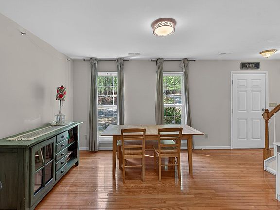 5th image of 27 Marwood Dr