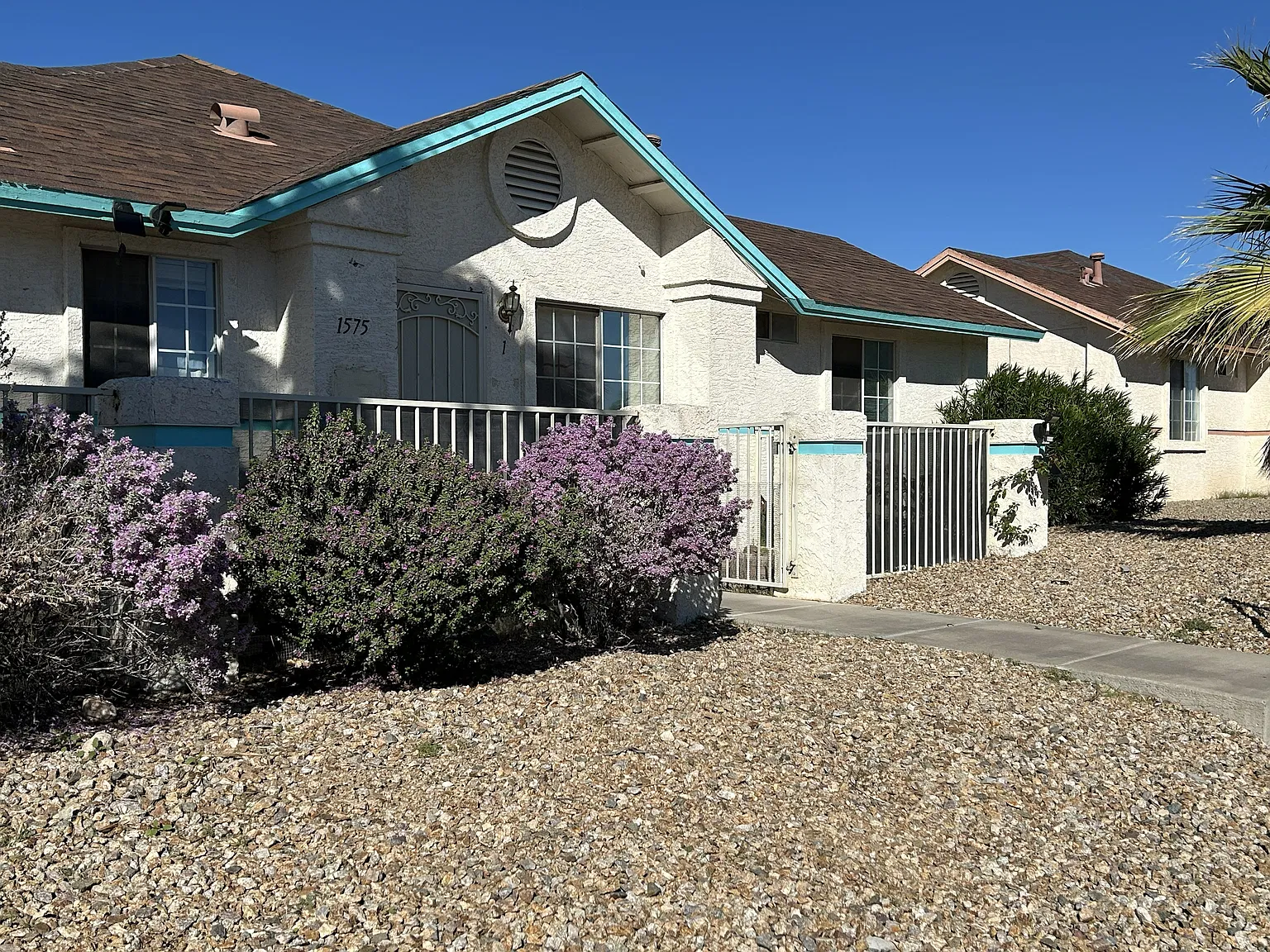 1559 Courtney Place — Photo 2