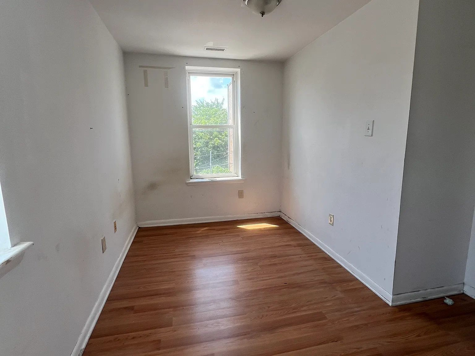 3 bed, $1,250 — Photo 3