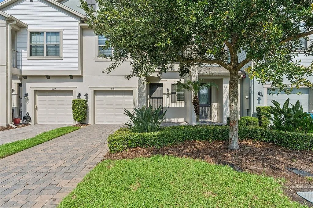 3 bed, 3.5 bath, 1839 sqft, $2,425 — Photo 1