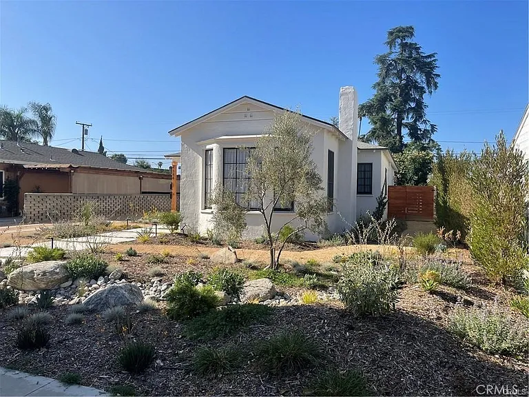 4586 Sunnyside Dr — Photo 2