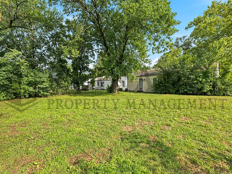 1401 W Calvert St — Photo 8
