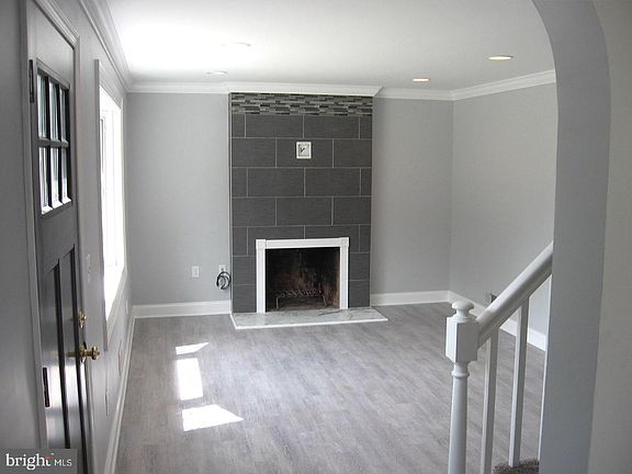 4th image of 6121 Marglenn Ave