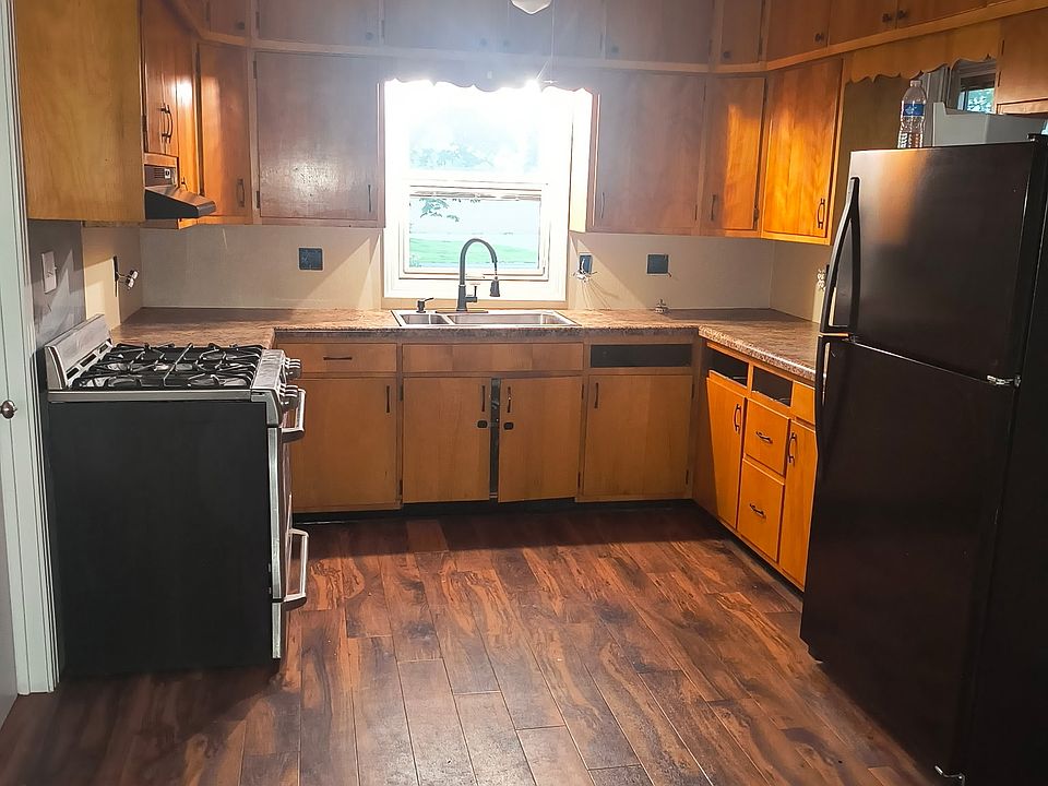 1st image of 619 W Bond St