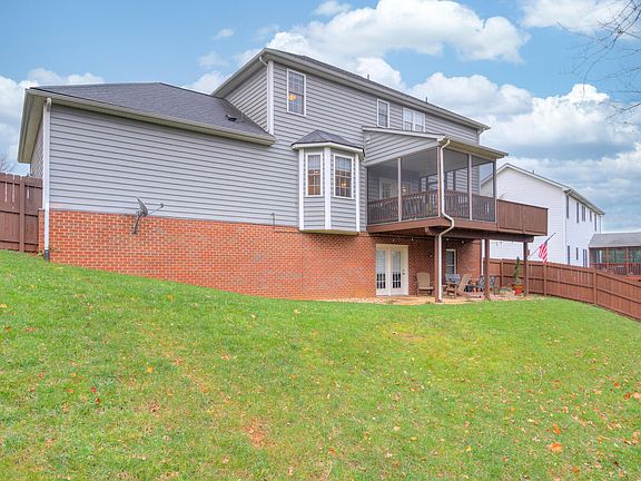 4th image of 703 Bradford Cir
