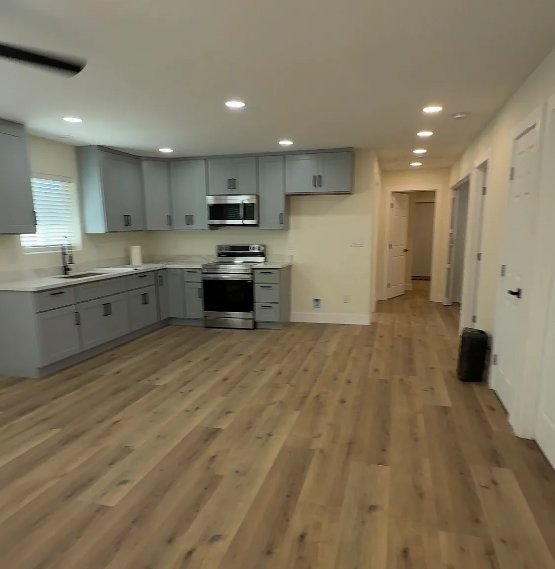 3 bed, 1089 sqft, $2,425 — Photo 1