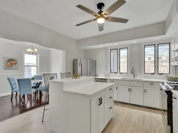 124 Chestnut St #2, Brookline, MA 02445