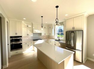 5529 Vista Trl, Victoria, MN 55318