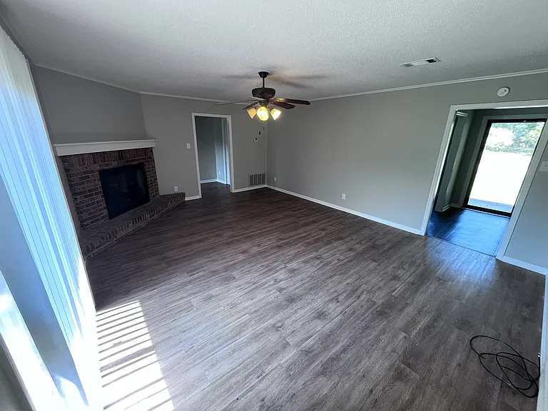 215 Berkshire Cir — Photo 10