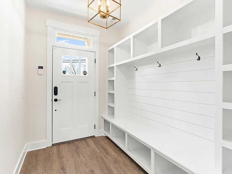 2045 Oakwood Ave — Photo 6