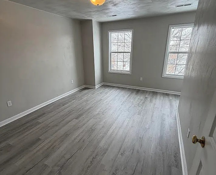135 Aster Ln — Photo 2