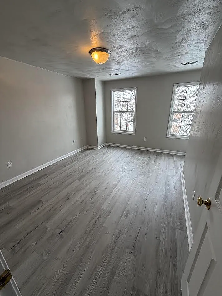 Building Photo - 135 Aster Ln
