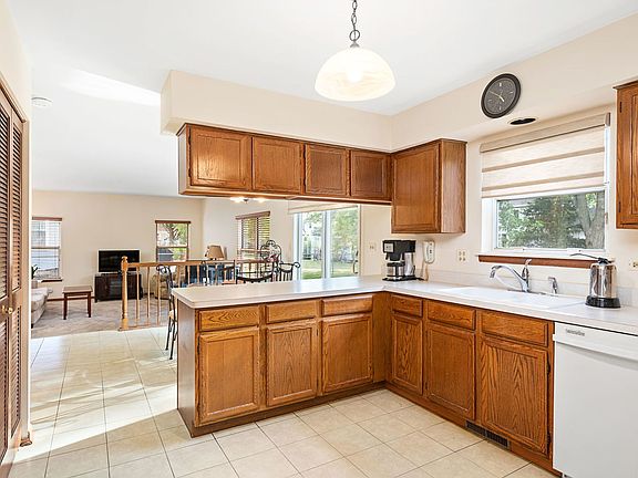4th image of 1098 Oak Wood Dr