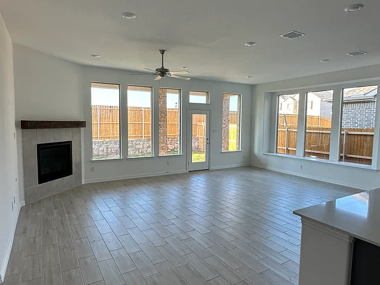 1200 Sassafras Dr — Photo 4