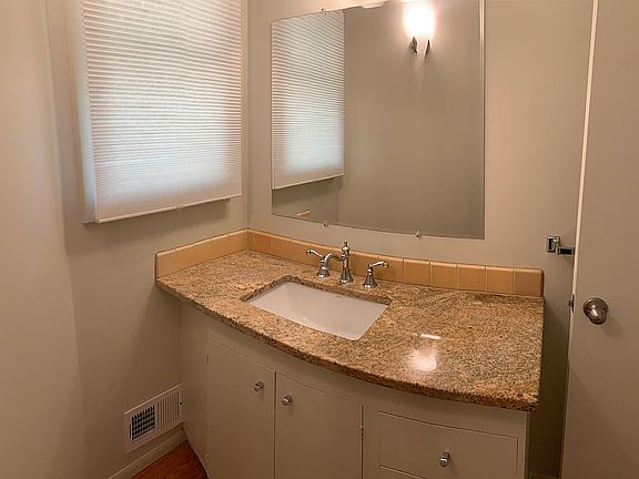 Guest bathroom. 