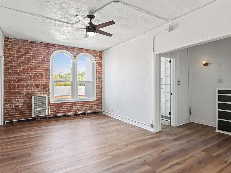 5870 Franklin ave — Photo 6