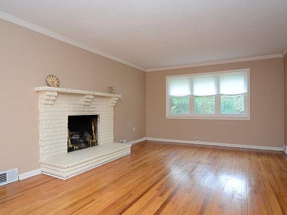 4th image of 206 Osborne Ln