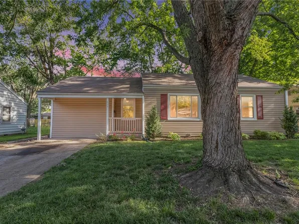 629 W Oak St, Olathe, KS 66061