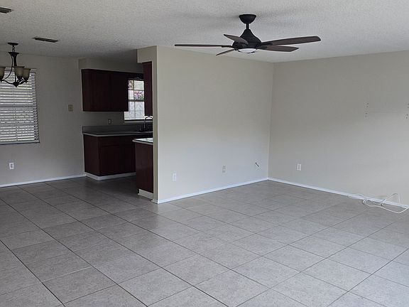 3rd image of 2642 Kenwood Dr E