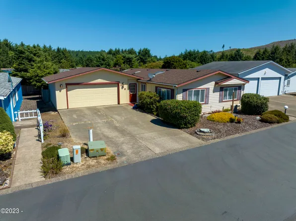 559 NE 61st St, Newport, OR 97365