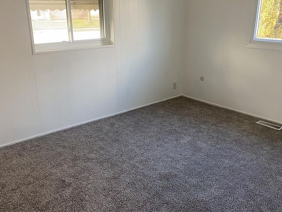 2nd image of 523 Park Dr