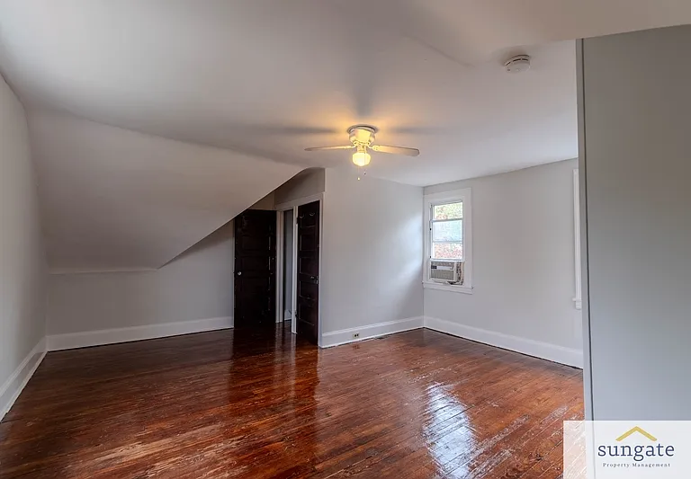 348 E University Pkwy — Photo 21