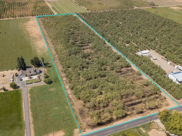 9765 Pioneer Ave, Oakdale, CA 95361