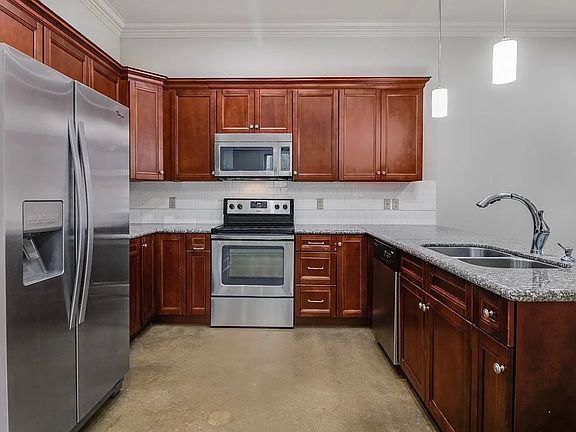 4th image of 130 Brightwood Dr