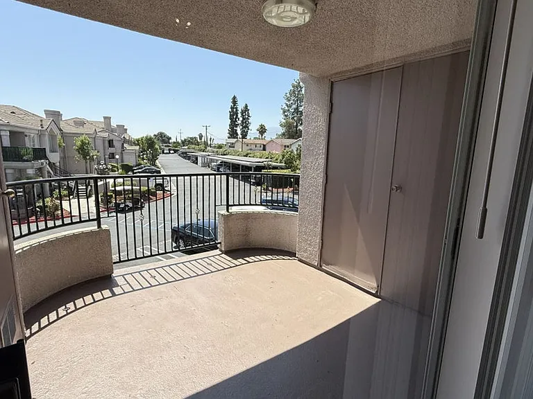 Alcantara Home Apts — Photo 70