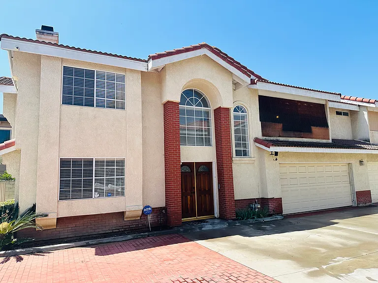 4238 La Rica Ave #B — Photo 1