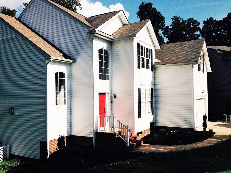 Drayton Landing Court 5BR/3BA 2700 SqFt $1900 mo.