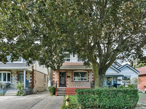 8 Sutherland Ave, Toronto, ON M4C 1R9