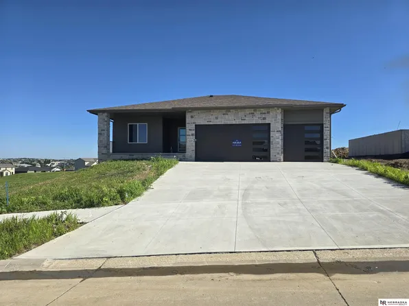 17118 Cora St, Bennington, NE 68007