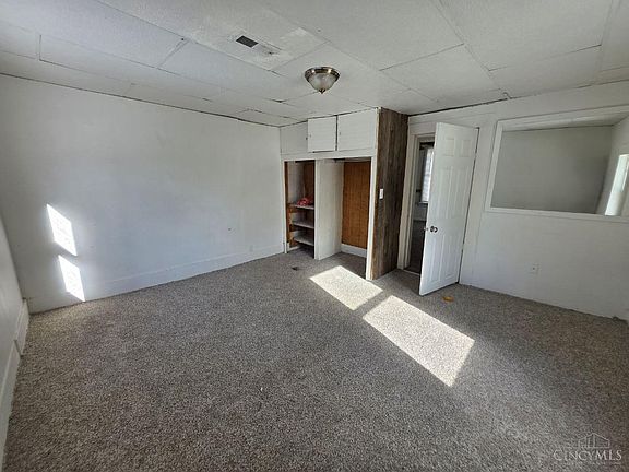5th image of 430 Poplar St