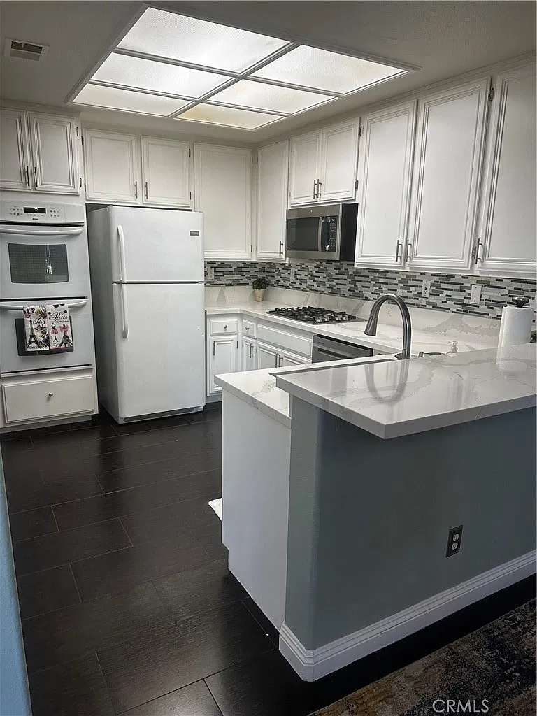 3 bed, 2.5 bath, 1538 sqft, $4,250 — Photo 4