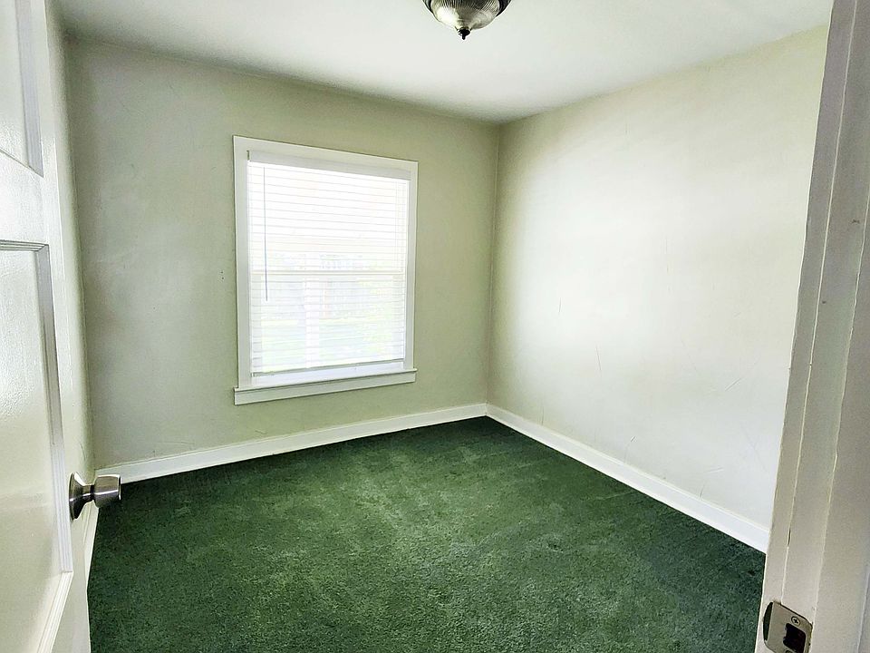 2nd bedroom
 nice - size12' x 12' with large closet space