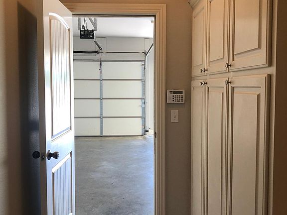 2nd image of 4301 SW Jasmine St #1