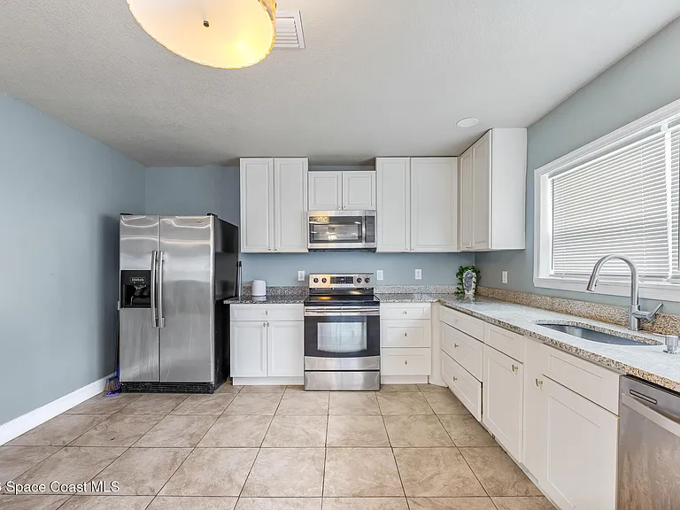483 Church St #A — Photo 6
