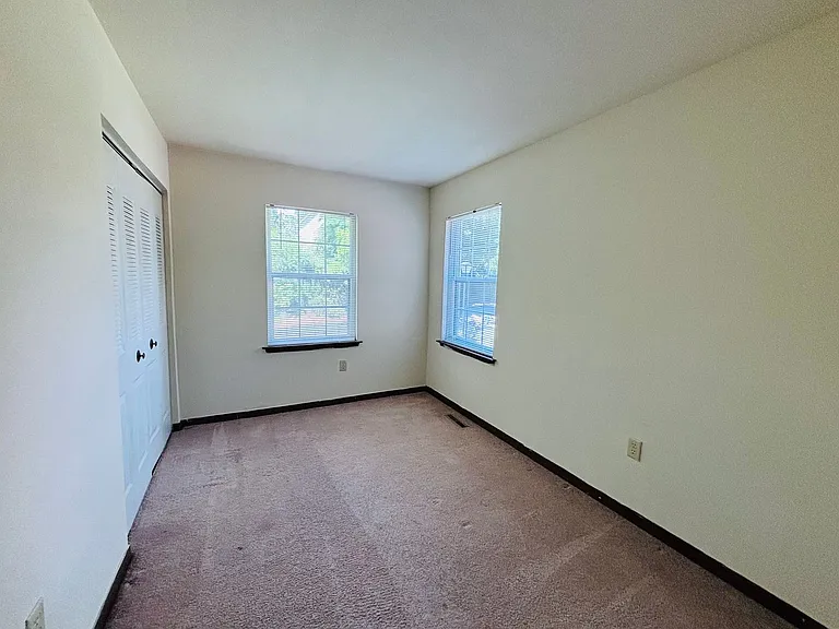 327 Charles St — Photo 13