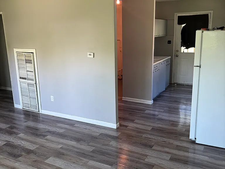 2166 Warrick St — Photo 3