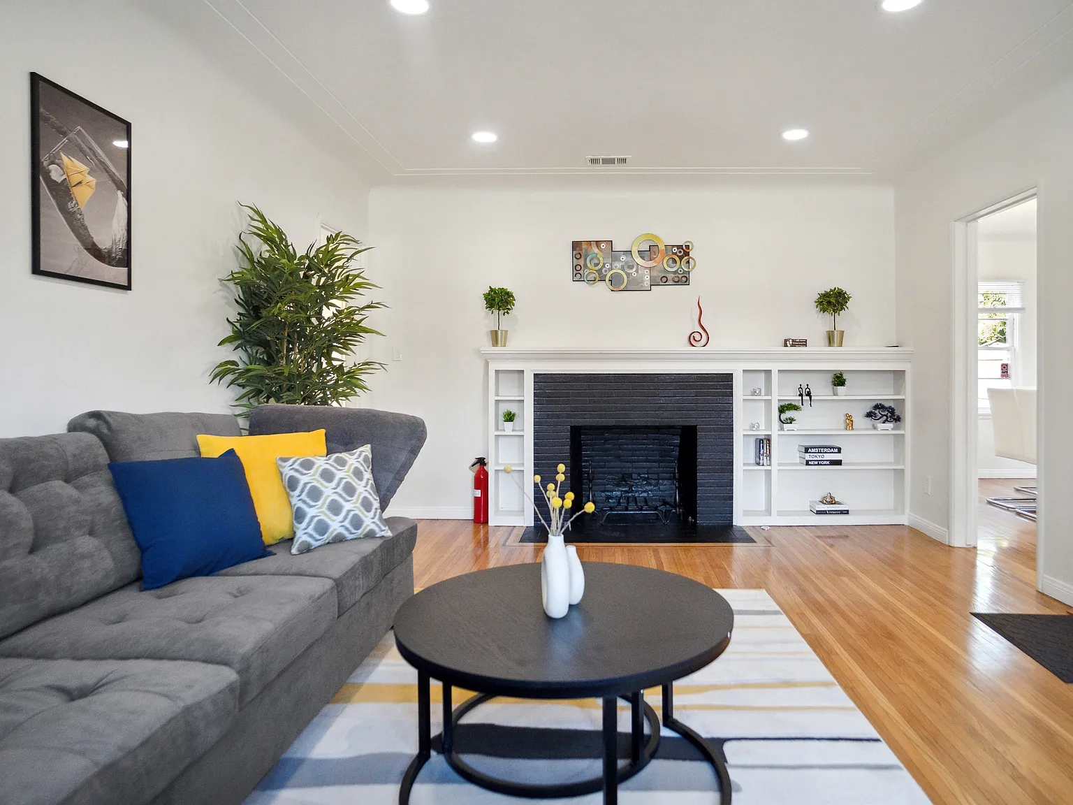 2 bed, 1023 sqft, $4,495 — Photo 2