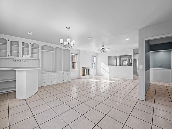 4th image of 2340 Buckingham Rd