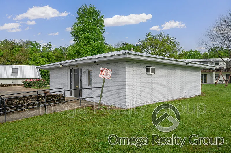 Camelot Apartments — Photo 4