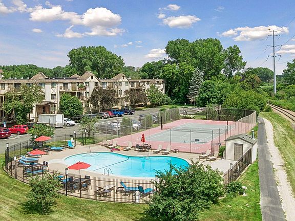 3rd image of 1304 Medicine Lake Dr W #320