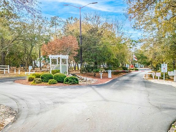 5th image of 3041 Island Drive SE