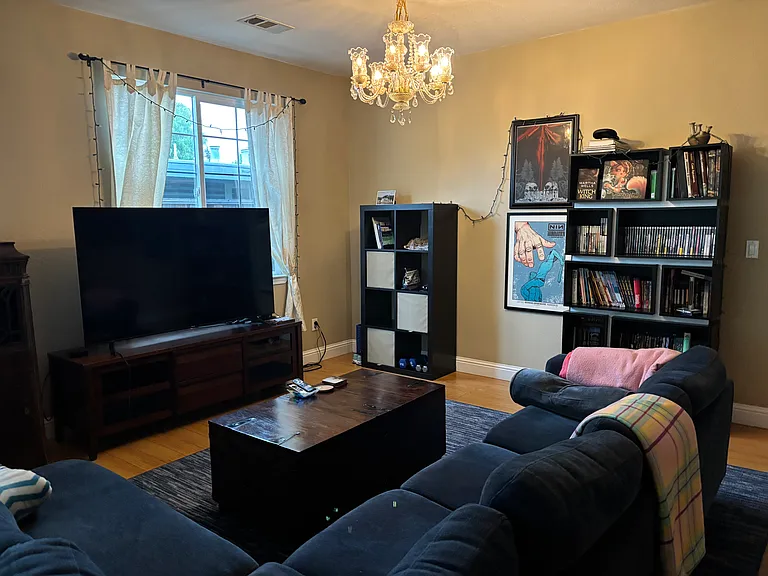 260 N Rengstorff Ave — Photo 2
