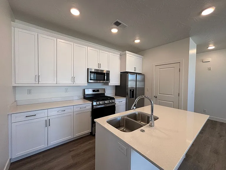 5801 S Garnet Dr #1201 — Photo 3