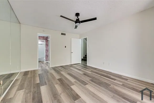 5814 Meadow Wood Ln — Photo 12