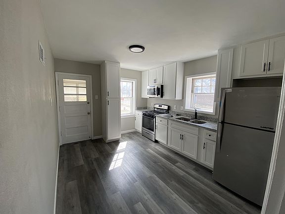 2nd image of 6860 Julian Ave