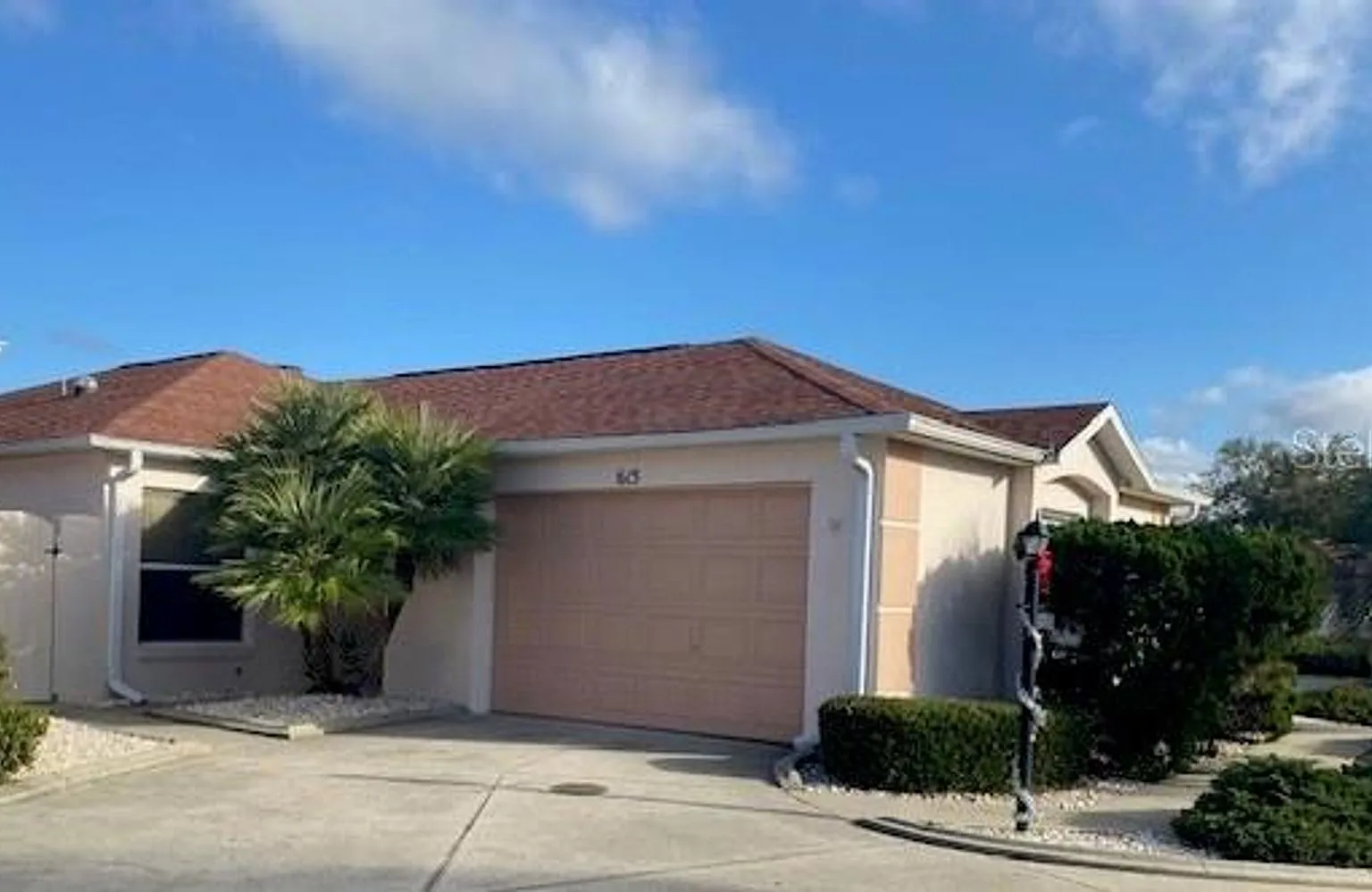 Perfect For Snowbirds-Short Term Rental-Delightful Furnished 2/2 Courtyard Villa In The Villages — Photo 2